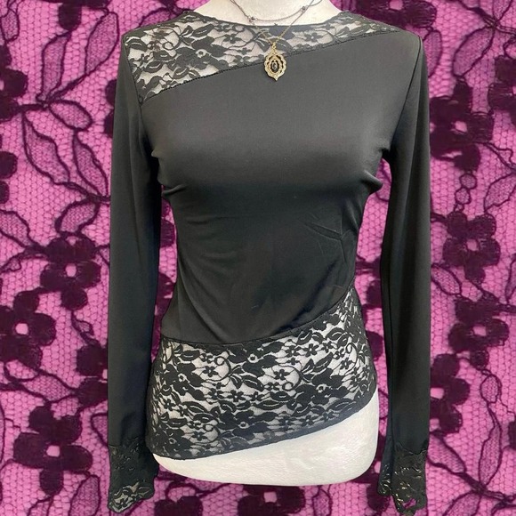Orange Kiss Y2K goth black lace long sleeve asymmetrical hem top- - Picture 3 of 7